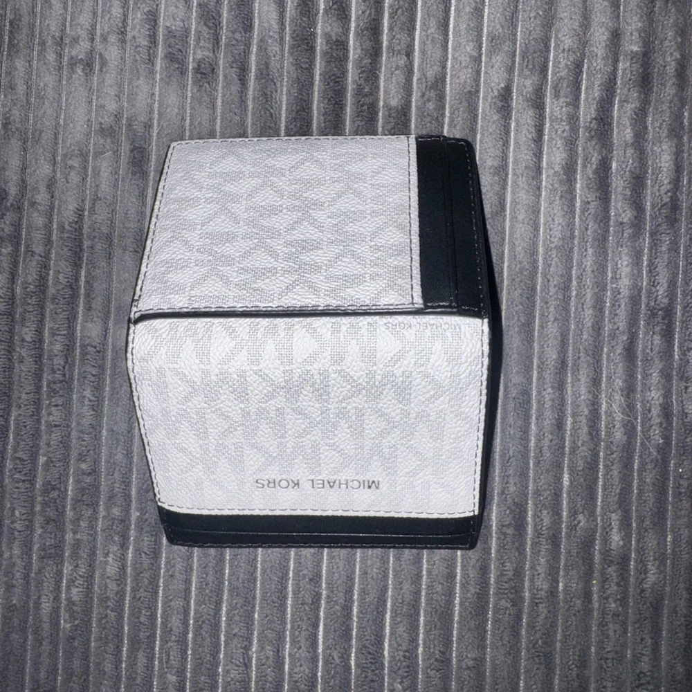 Michael Kors White & Black MK Signature Card Holder Bifold